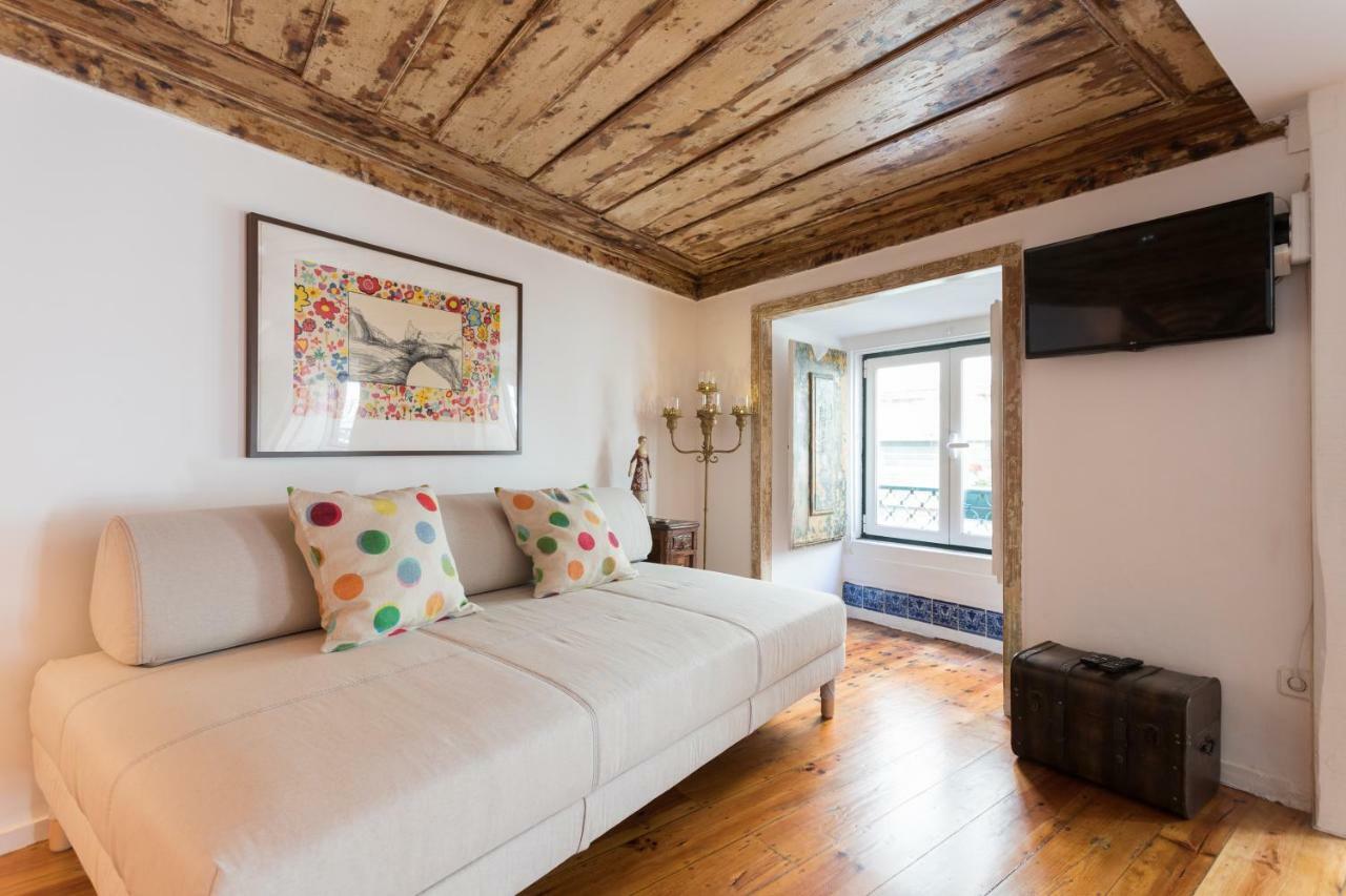 Charming Apartment Travessa Do Alcaide Lisbon Exterior photo