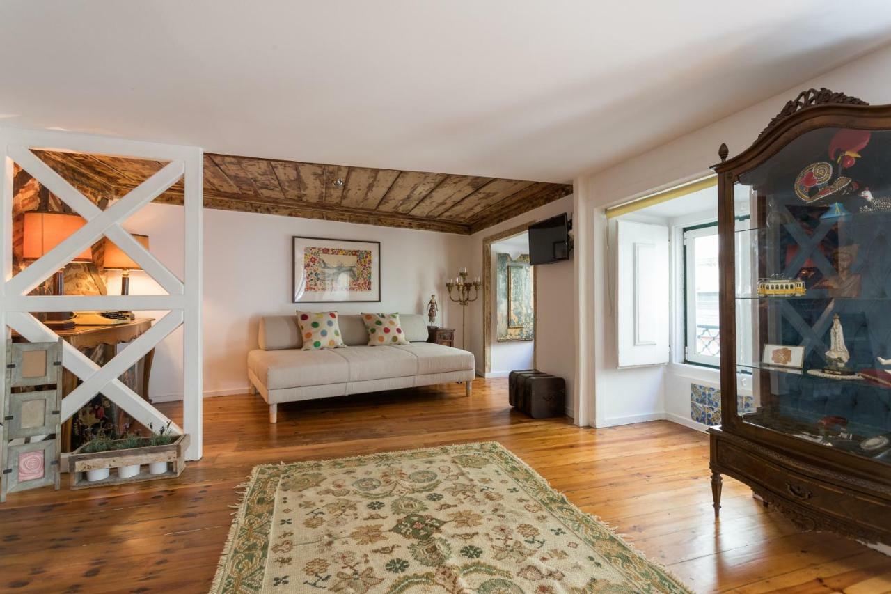 Charming Apartment Travessa Do Alcaide Lisbon Exterior photo
